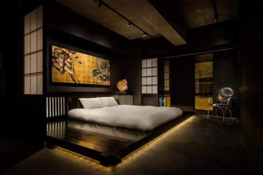 Artist Hotel Romantic Themed Room