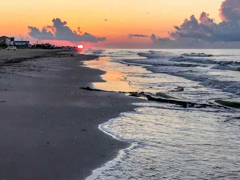 17 Amazing Places to Visit in December in the USA 32 Crystal Beach, Texas - December Beach Vacation
