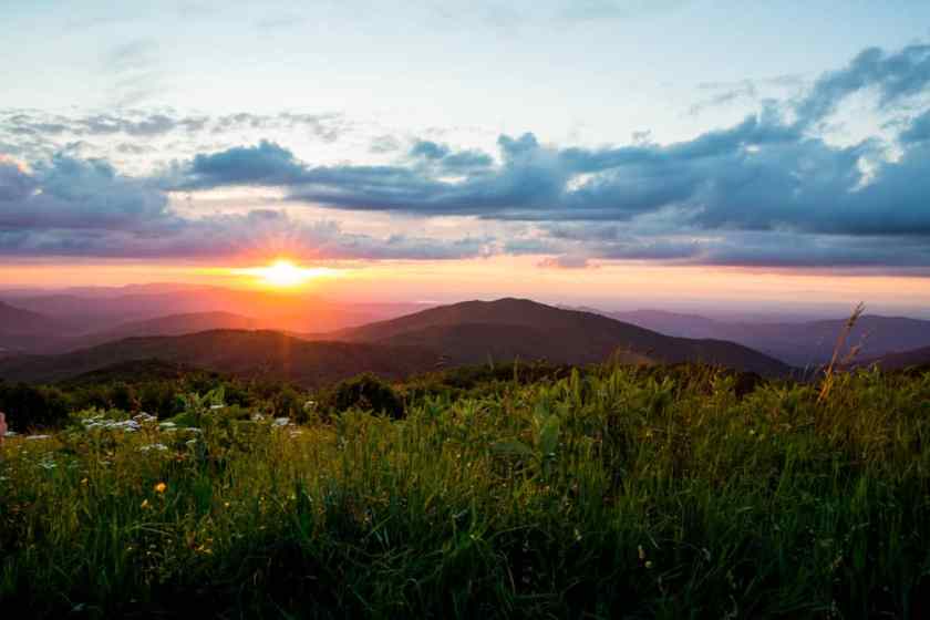 20 Amazing Places to Visit in February in the USA 21 Hot Springs, North Carolina