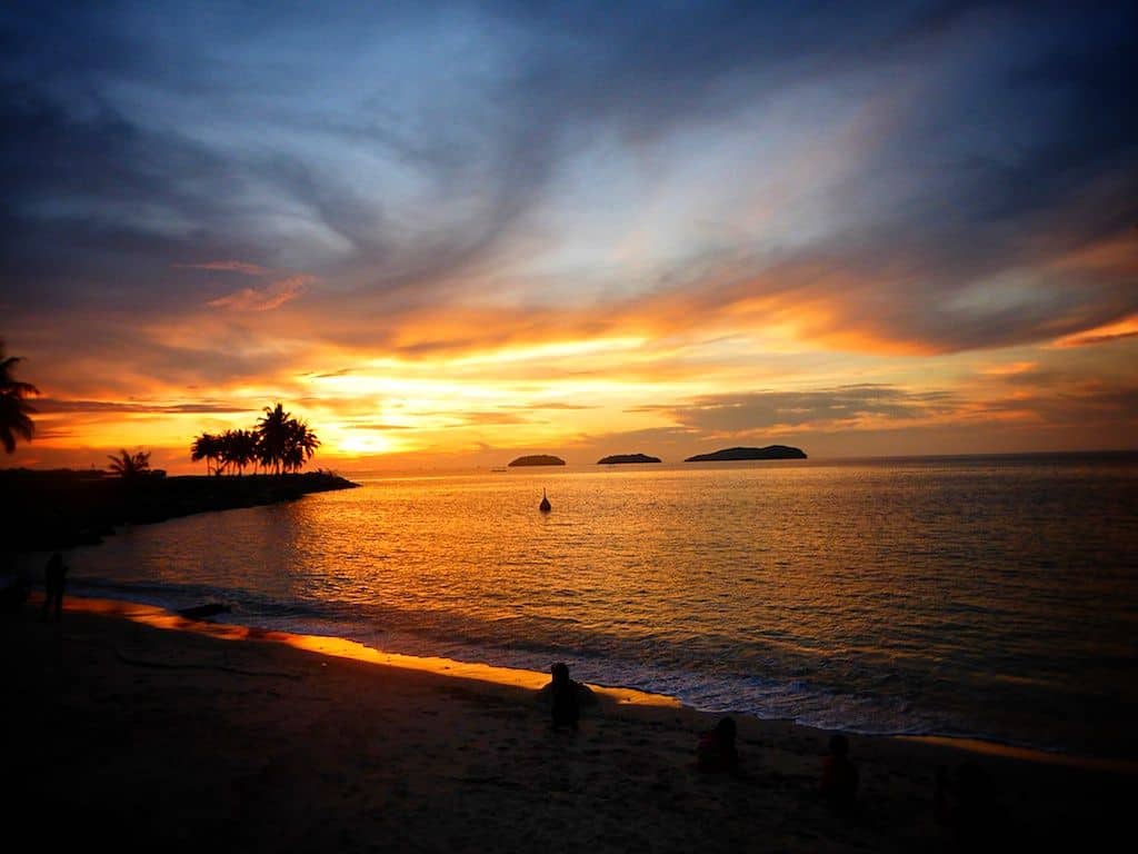 My photo of the sunset at Tanjung Aru Beach in Kota Kinabalu taken November 2024