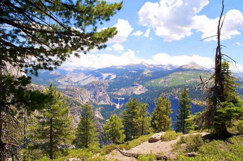 Sierra Nevada mountains in Yosemite National Park